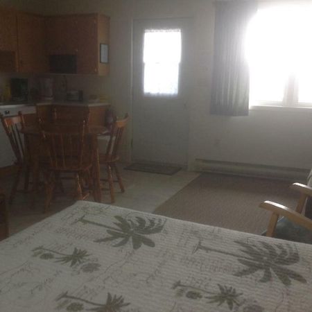Burton'S Sunset Oasis Motel Bay Saint Lawrence Extérieur photo