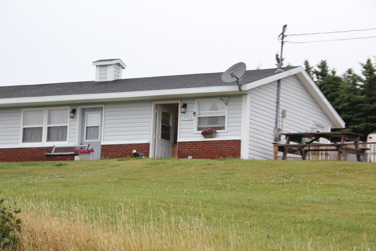 Burton'S Sunset Oasis Motel Bay Saint Lawrence Extérieur photo