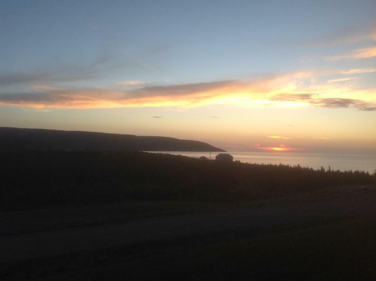 Burton'S Sunset Oasis Motel Bay Saint Lawrence Extérieur photo