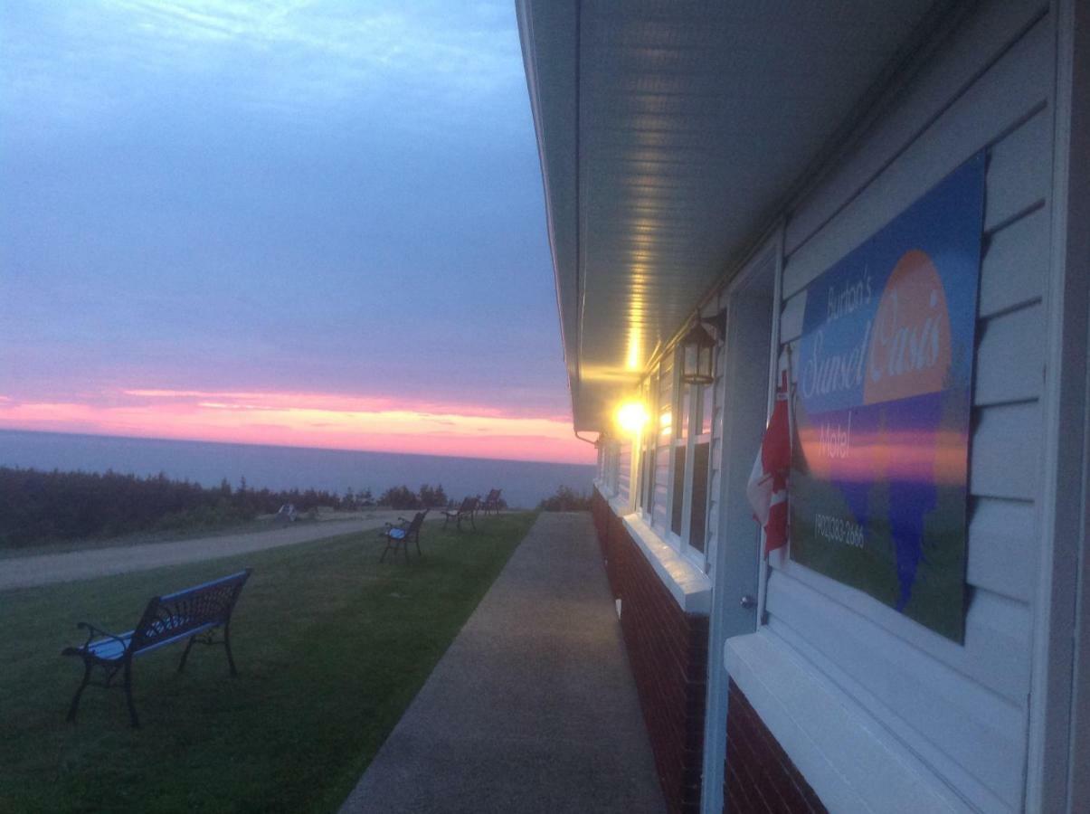 Burton'S Sunset Oasis Motel Bay Saint Lawrence Extérieur photo