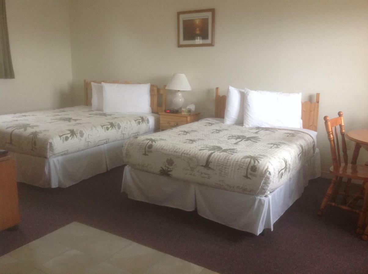 Burton'S Sunset Oasis Motel Bay Saint Lawrence Chambre photo